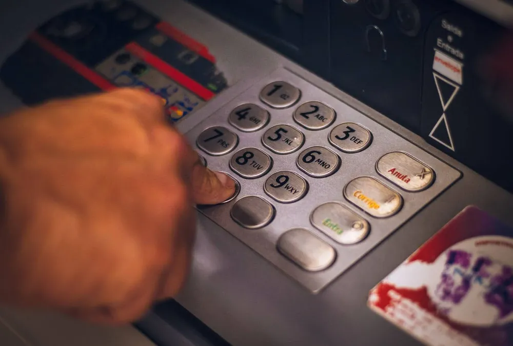 Panduan Terminal Bandara Milan: Kamu Perlu Tahu Info ini! 5 Fasilitas ATM di Terminal Bandara Milan