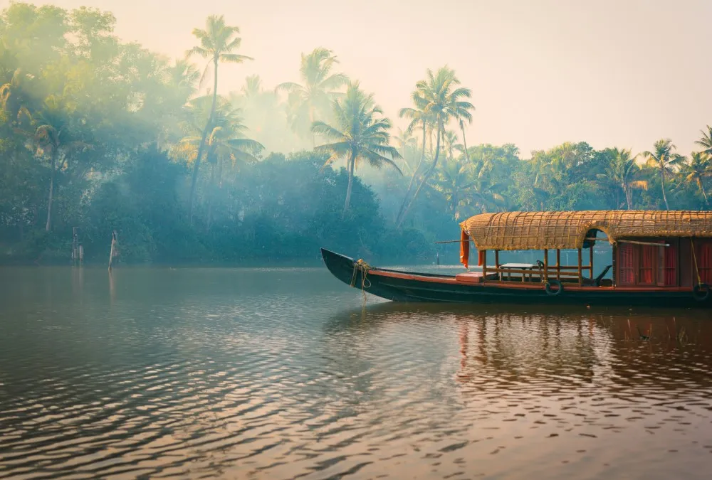 10 Tempat Wisata Paling Menarik di India 4 Kerala Backwaters