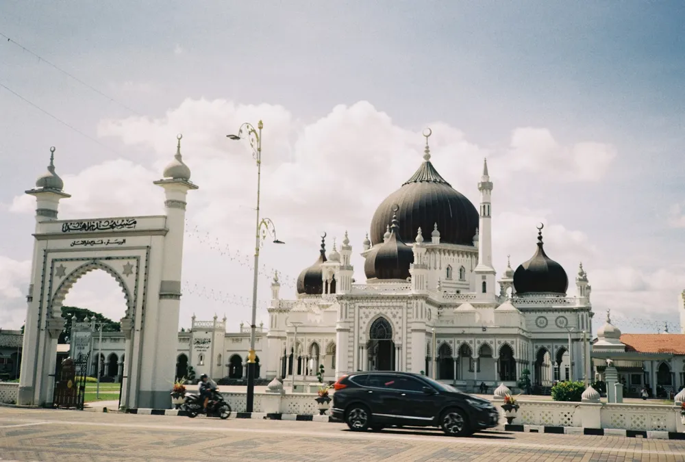 9 Pilihan Tempat Wisata Alor Setar yang Wajib Dikunjungi 5 Zahir Mosque