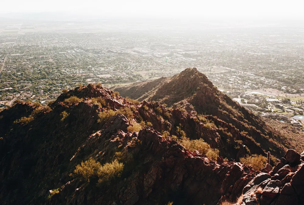 Kami Rekomendasikan 8 Aktivitas di Phoenix yang Terbaik! 5 Mendaki Camelback Mountain