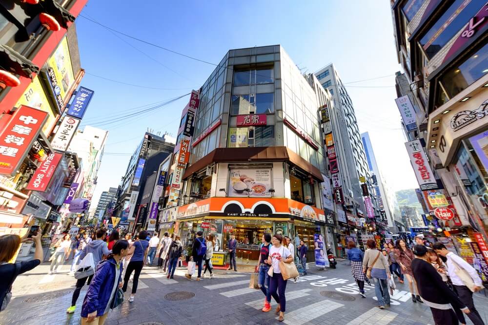 韓国に来たら訪問しなければならないソウルの6つの場所 6 Myeongdong 1 2