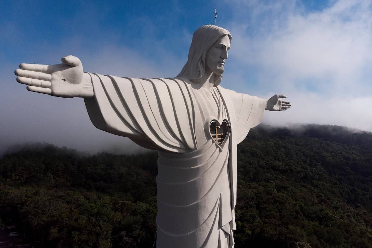 Patung Yesus Kristus Sang Pelindung Rio Jadi Yang Tertinggi